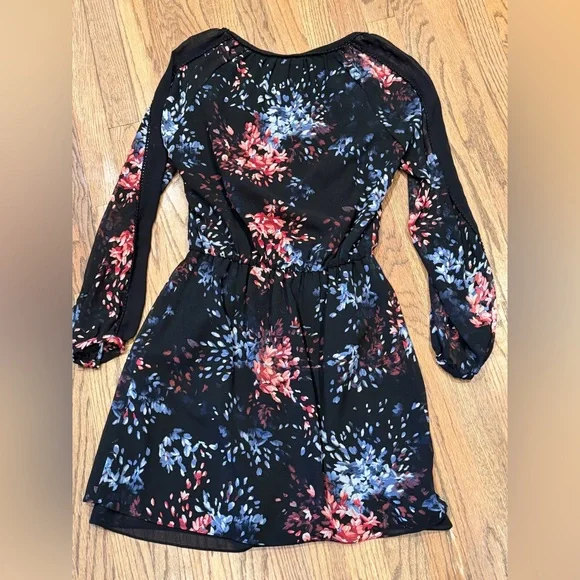 EASTER SALE! White House Black Market Chiffon Dress, Size 6 - Picture 4 of 6